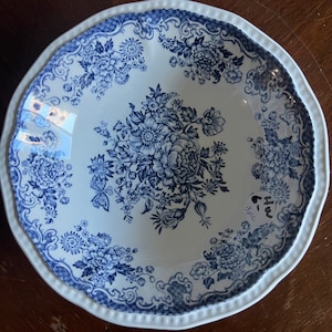 Vintage Kensington Stafford Balmoral Blue and White 6.5