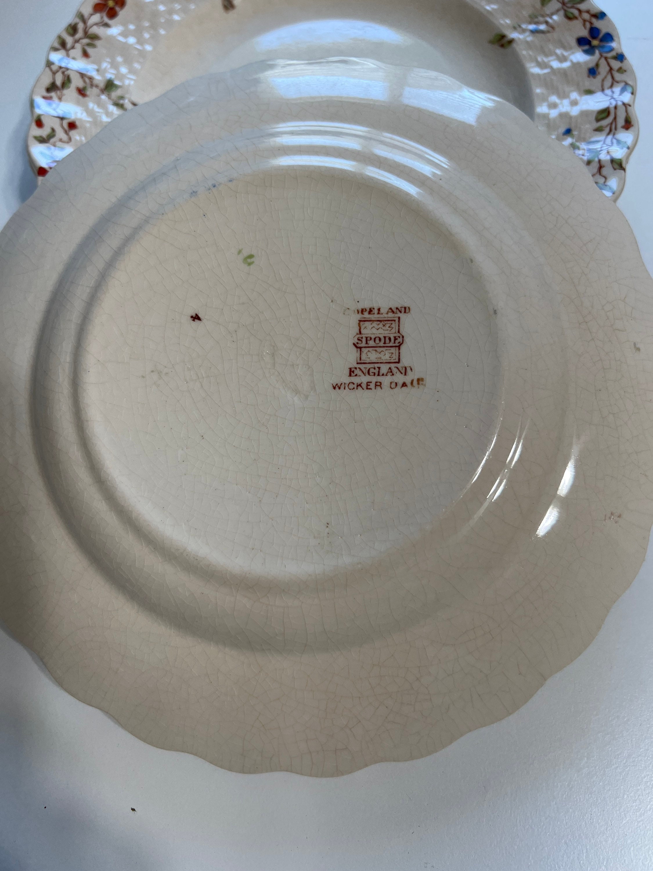英国　spode ENGLAND ホールケーキ皿　ケーキナイフ Vintage Spode Wicker Dale Bread Plate: Floral Rim, Made in