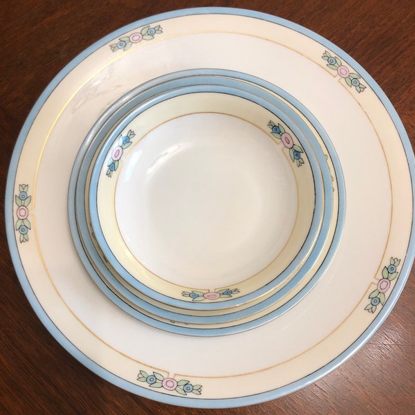 4 Piece Place setting, Hutschenreuther Gelb LHS Bavaria, Pattern Favorite, these are simply lovely!