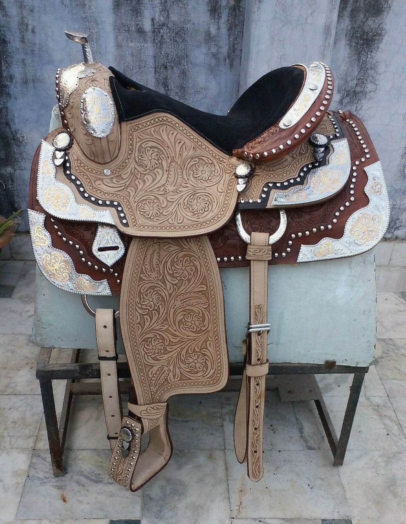 Handmade Western Horse SaddleHandcarved Show Leather Etsy