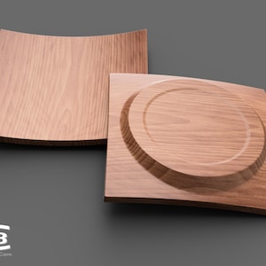 Könnte beinhalten: Zwei Holztabletts, eines mit einer abgerundeten Vertiefung, beide mit einer Holzmaserung.