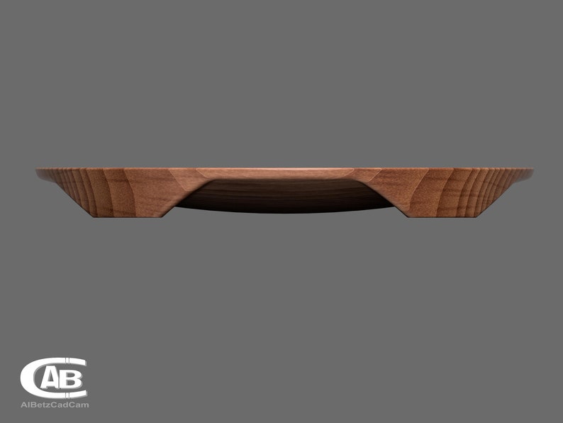 Puede incluir: Una bandeja de servir de madera con forma redondeada y dos bordes elevados a cada lado. La bandeja est&aacute; hecha de madera marr&oacute;n claro con un patr&oacute;n de veta natural.