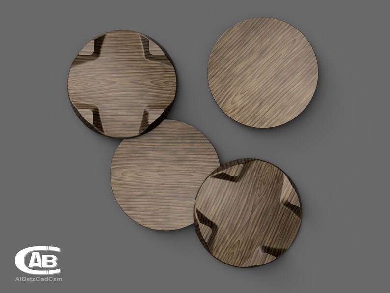 Puede incluir: Cuatro posavasos de madera con un dise&ntilde;o en forma de cruz. Los posavasos son de color marr&oacute;n con un patr&oacute;n de veta de madera.