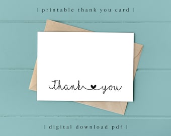 Puede incluir: Tarjeta de agradecimiento imprimible con el texto "Gracias" en cursiva con un pequeño corazón entre las palabras.