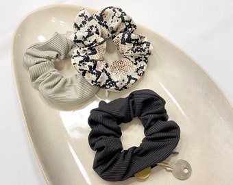 Scrunchy mit Reißverschluss Scrunchie Schrunchies Haargummi Zopfgummi Haarband Haaraccessoires Haarschmuck Satin versteckte Tasche Fach