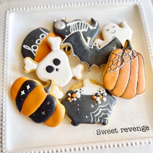 Half a dozen Halloween cookies, sugar cookies, halloween vegan cookies, spooky cookies, decorated cookies, halloween shaped sugar cookies