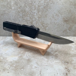 Knife Display Stand | Multiple Sizes | Custom Colors | Great Gift for Boyfriend/Husband/Friend |