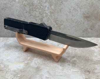 Knife Display Stand | Multiple Sizes | Custom Colors | Great Gift for Boyfriend/Husband/Friend |