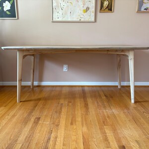 Table de salle à manger en érable massif | Meubles en bois personnalisés modernes minimalistes | 72" x 32" image 2