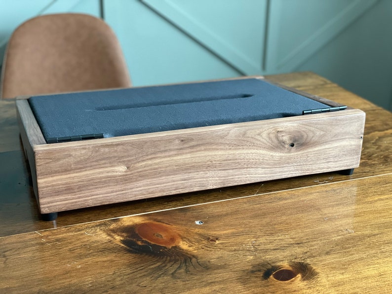 Walnut Guitar Effect Pedalboard Handmade, Dovetail Joints, Hinge Top