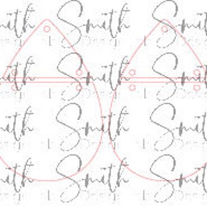 Puede incluir: Una hoja de papel con un patrón repetido de plantillas de pendientes en forma de lágrima. Cada plantilla presenta el nombre "Smith" en una fuente cursiva. El diseño es de color gris claro sobre un fondo blanco.