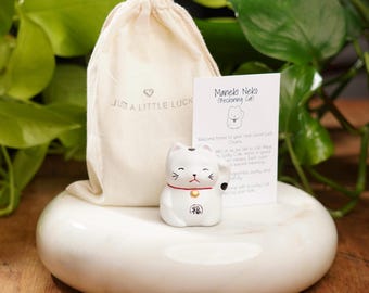 White Maneki Neko Lucky Cat Statue: Japanese Feng Shui Decor