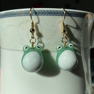 Frog Cottagecore Earrings, cute froggy earring, handmade clay earring, Cute Frog Dangling Earrings, Kawaii Frog Earrings, Resin Earrings