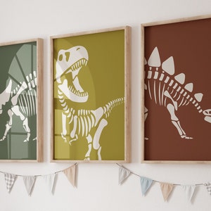 Juego de 3 impresiones de vivero de esqueleto de dinosaurio para decoración de pared de habitación de niños pequeños, impresión de póster de T-Rex para regalo de menos de 5 años, tiranosaurio Triceratops Stegosaurus
