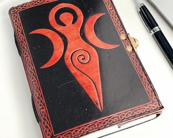 Handgefertigtes Lederbuch mit geprägtem Pagan Grimoire