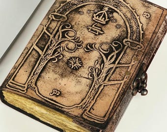 Diario de piel Puertas de Durin, libro de fantasía con relieve, diario inspirado en Tolkien.