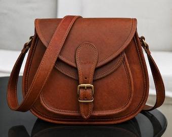 Vintage Leather Crossbody Bag: Rustic Satchel with Adjustable Strap