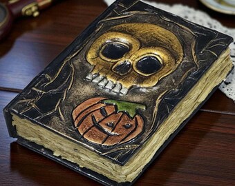 Gothic Halloween-schedeldagboek: handgemaakte leren grimoire, heksenspreukboek