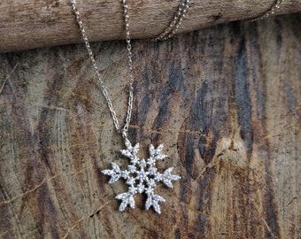 Silver snowflake necklace / Winter Necklace / Snowflake Pendant / Sparkly Dainty necklace / Shiny Sterling Silver/valentines day, girlfriend