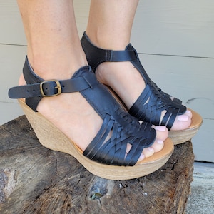 Handgemaakte zwarte en rode wig sandaal/Mexicaans leer/lichtgewicht Huaraches