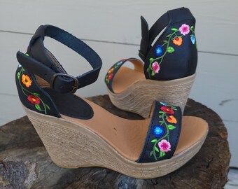 Spikey\u0026Fiona negro flor bordado sandalia artesanal. Huarache | Etsy España