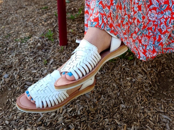 are huaraches good for flat feet