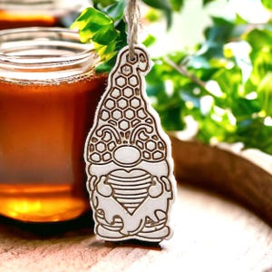 4er Set detaillierte Wichtelanhänger Silikon Gießform mit Bienen und Honig Motiven.