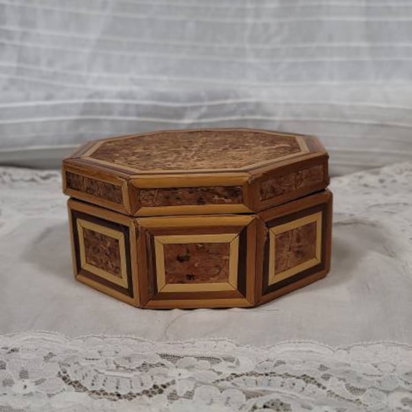 Vintage rattan trinket octagon shape box