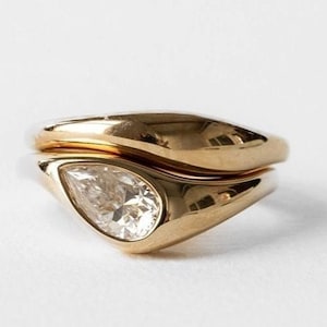 East To West Pear Cut Moissanite Ring, Tear Drop Ring Set, Colorless Flush Setting Diamond Ring, Dome Style Ring, Curved Band, 14K Gold Ring