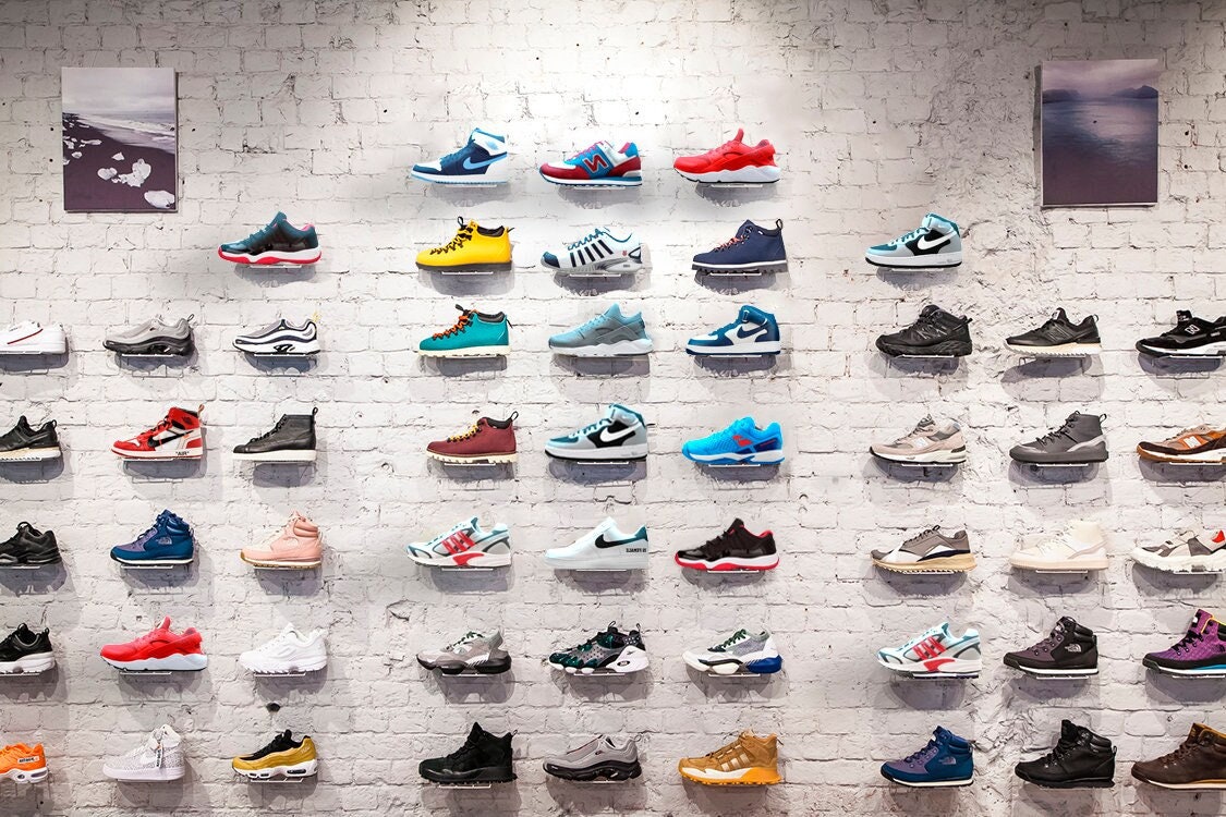 Sneaker Display Shoes Shelf Commercial Shoe Rack Floor Metal /Wood Shoes  Display Stand for Retail Shop Sneakers Fittings Display Stand - China  Display Rack and Shoe Rack price | Made-in-China.com