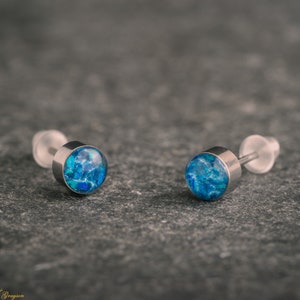 Puces d'oreilles avec opale bleu océan - Acier inoxydable fait main, 5 mm