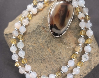 Colgante de plata 925 Ágata Montana. El collar es de ágata Montana, citrino amarillo y hematites plateado.