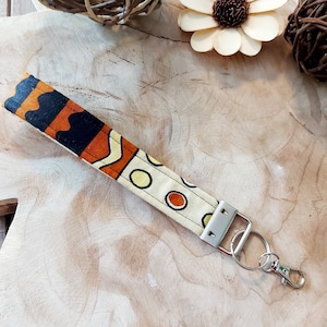 Llavero de estampado africano y cuero / Wristlet / Key Holder