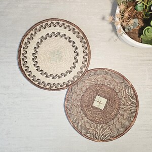 Conjunto grande de 2 cestas de pared africanas de 40 cm + 35 cm hechas a mano, cestas de Zimbabue, decoración de pared bohemia, cestas de pared Binga