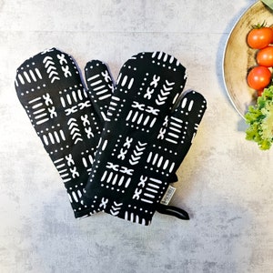 Lot de 2 gants de cuisine | Imprimé bogolan fait main inspiré de l'imprimé africain