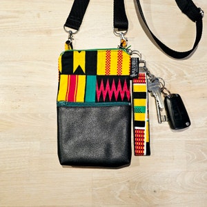 Handgemachte Handytasche und Schlüsselanhänger | Afrikanischer Ankara Print Stoff | Veganes Leder | Verstellbarer Schultergurt