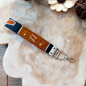 Llavero de estampado africano y cuero / Wristlet / Key Holder