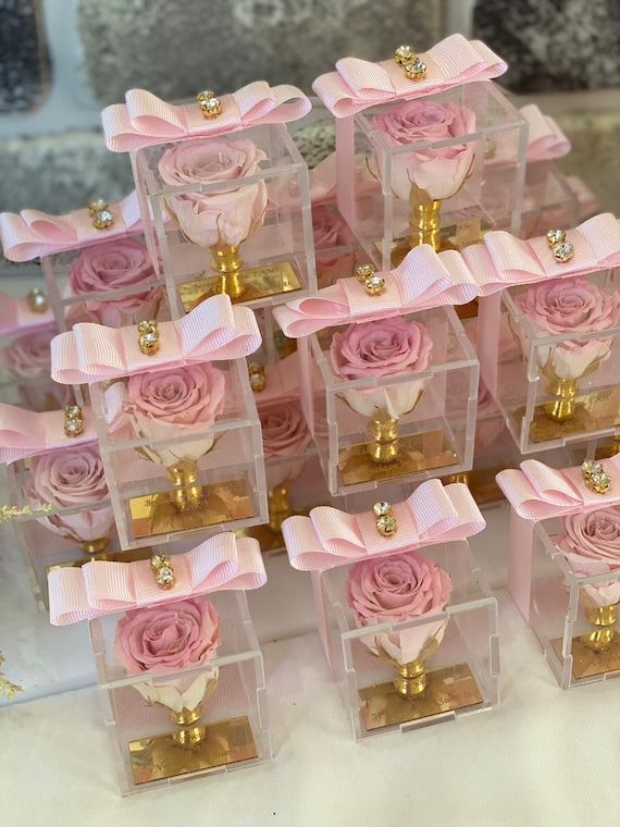 Box de 36 rosas eternas  Flower making with ribbon, Ribbon crafts diy, Diy  valentine's day decorations