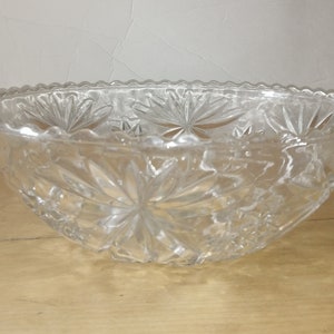 Large Vintage Anchor Hocking Bowl - Scalloped Edge Star of David and Fan Patterns