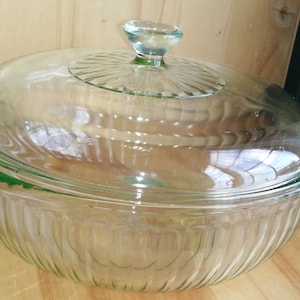 Martha Stewart Everyday MSE - Round Saucepan with Lid - Green Pressed Glass - Ribbed Designs