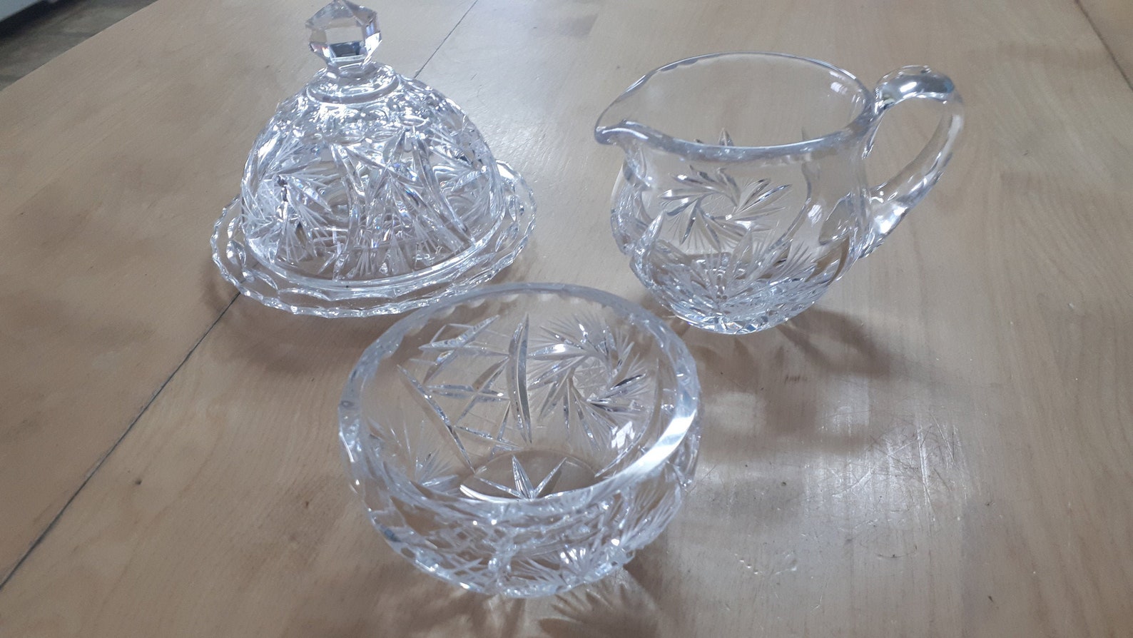 HANAP en verre soufflé et taillé, sur piédouche