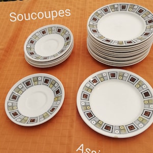 ironstone broadhurst staffordshire england - Kathie Winkle - Rushstone - 6 saucers and 13 bread plates