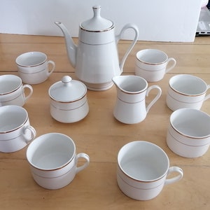 Coffee or tea service set - Teapot, creamer, sugar bowl and 8 cups - WITHOUT SAUCERS
