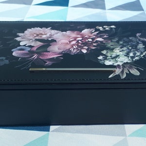 Small fake leather jewelry box