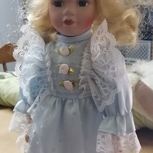 Porcelain doll 12 inches (30.5 cm) - Blonde and blue eyes