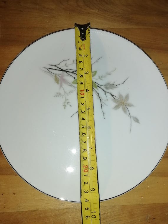 Econolux - Fine China Japan - 8 Main Plates and 8 Cups Econolux - Fine China Japan - 8 Main Plates and 8 Cups