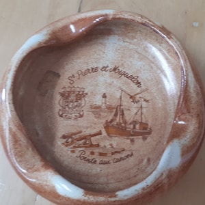 Empty ashtray pottery pocket - Souvenir of travel to the Islands of St-Pierre and Miquelon