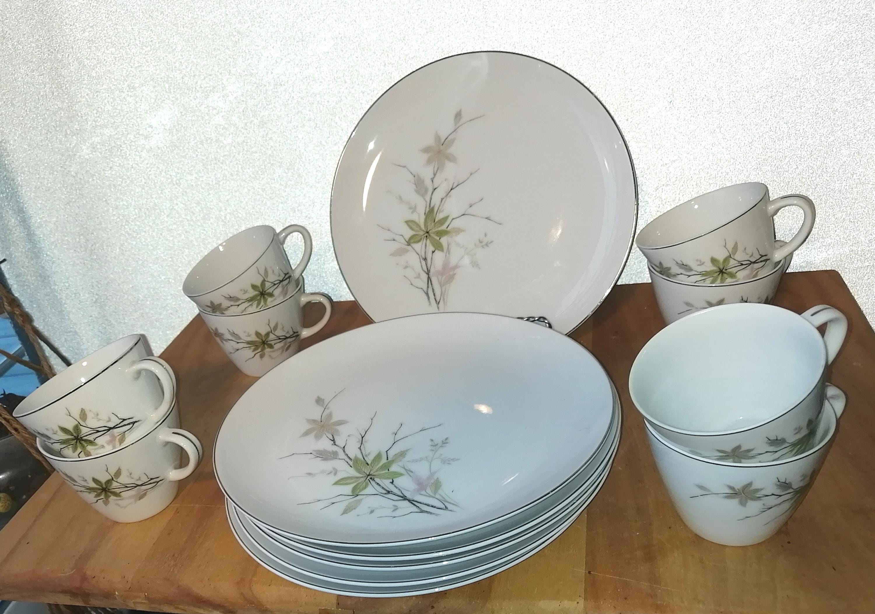 Econolux - Fine China Japan - 8 Main Plates and 8 Cups Econolux - Fine China Japan - 8 Main Plates and 8 Cups