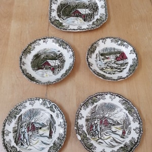Johnson Bros - The friendly village - Plates and saucers - Replacement parts - 3 models