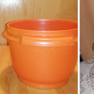 以下が含まれることがあります： ふた付きのプラスチック製収納容器が3つ。容器は黄色、オレンジ、緑色。ふたは白、オレンジ、緑色です。